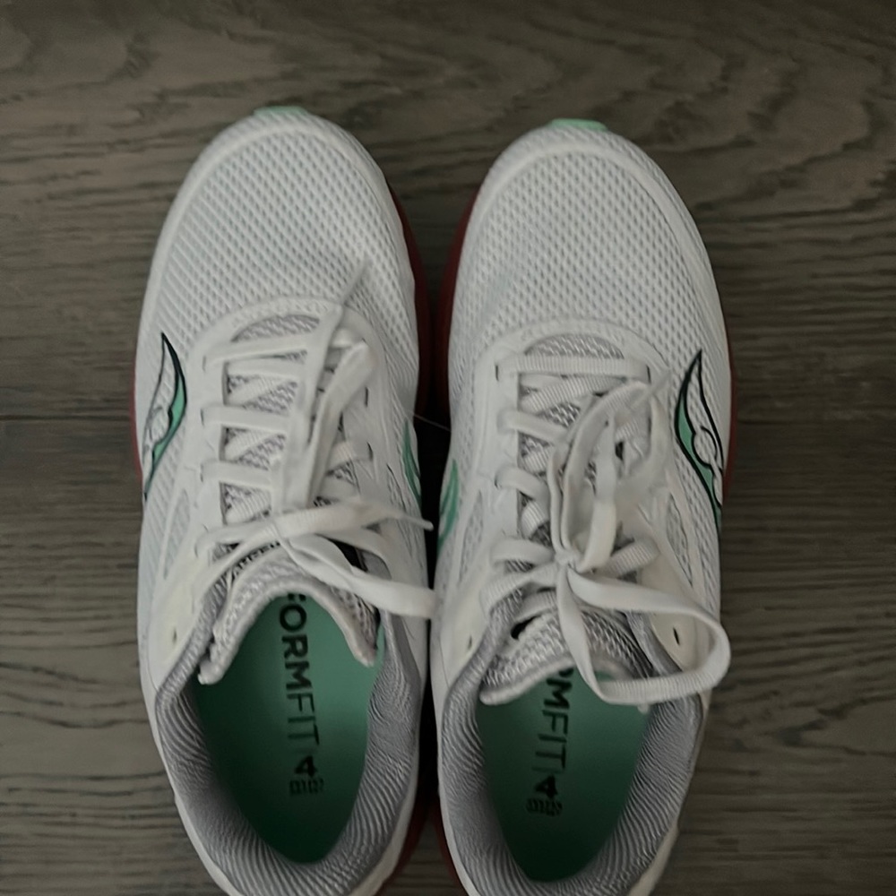Worn once. Saucony Women’s axon 3